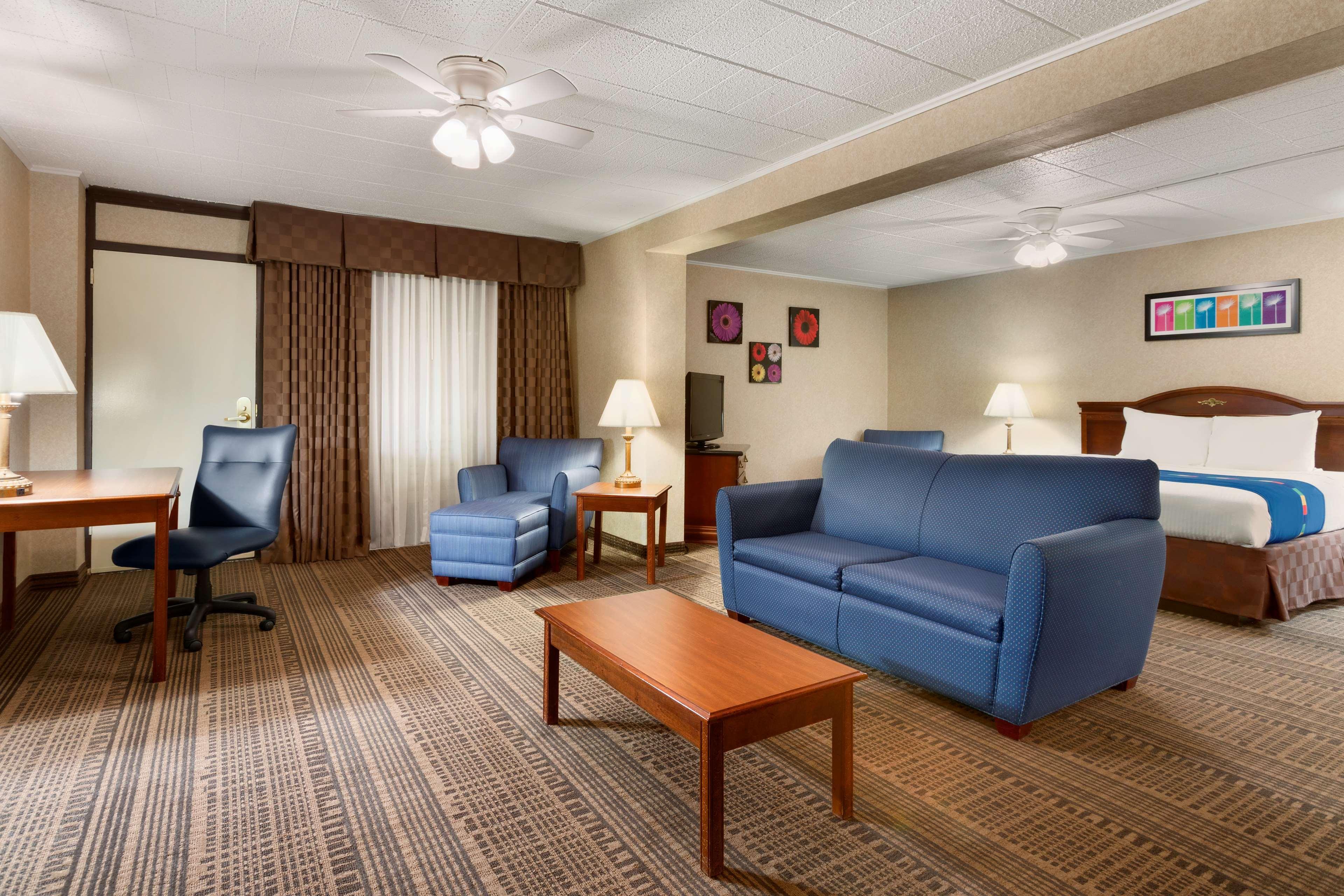 Park Inn By Radisson Sharon West Middlesex Extérieur photo