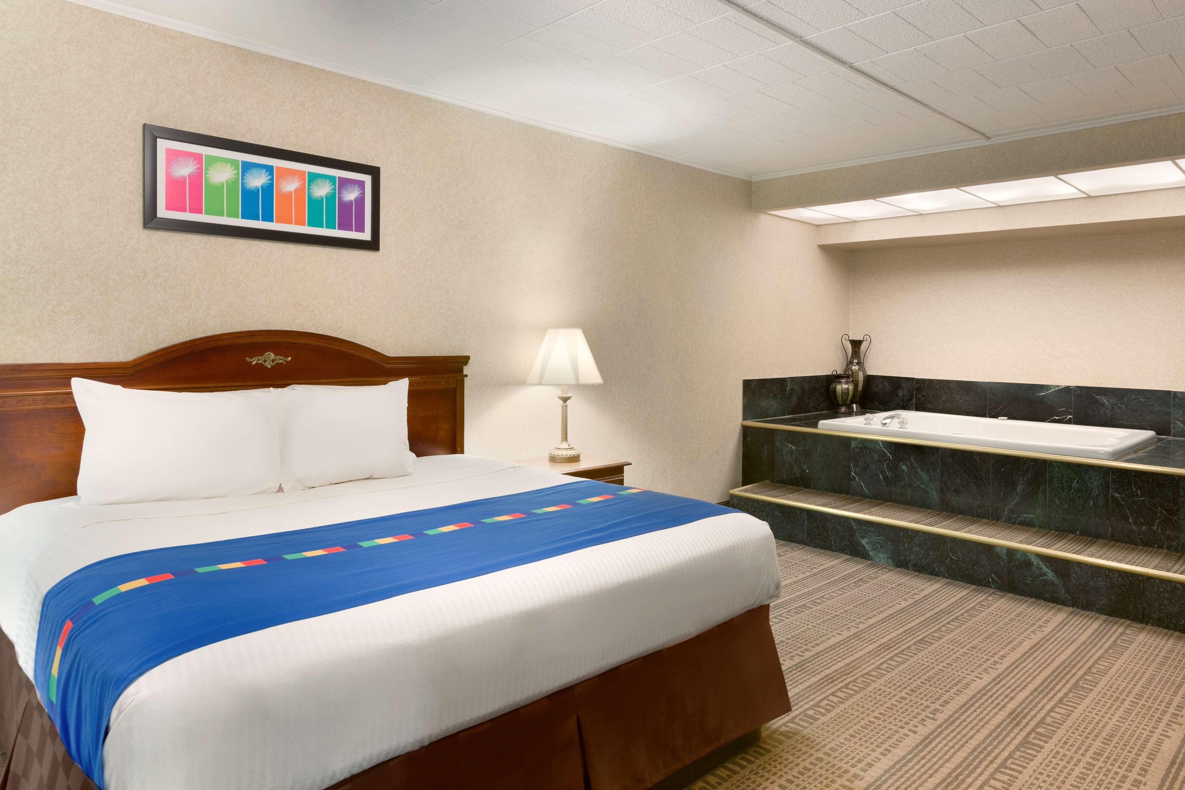 Park Inn By Radisson Sharon West Middlesex Extérieur photo