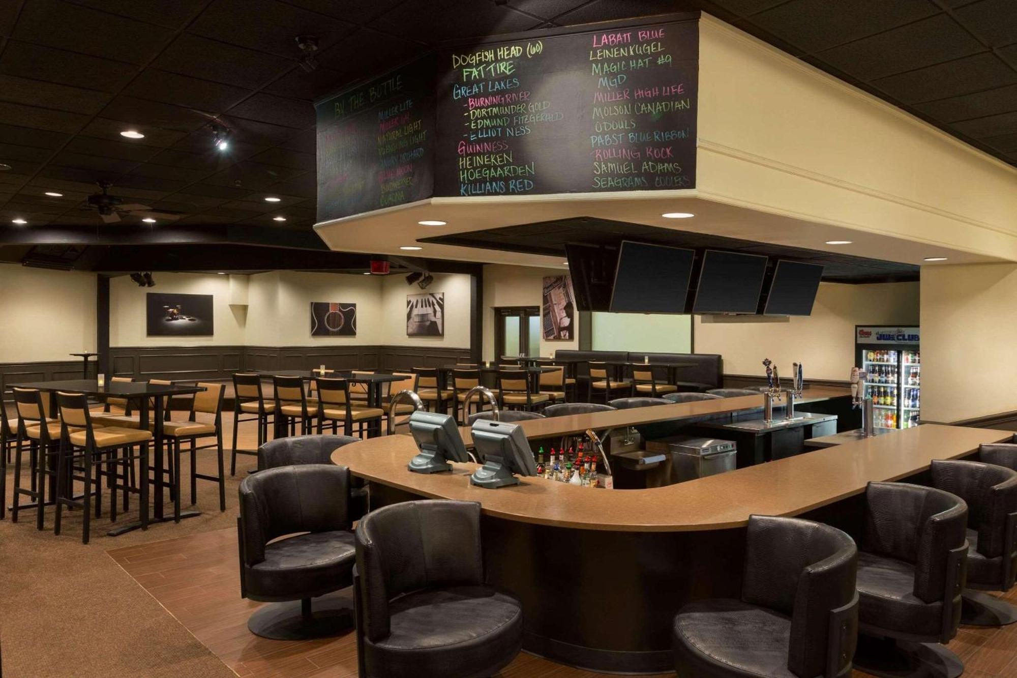 Park Inn By Radisson Sharon West Middlesex Extérieur photo