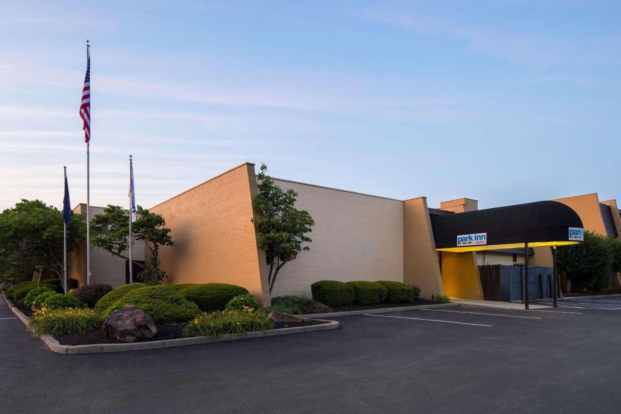Park Inn By Radisson Sharon West Middlesex Extérieur photo
