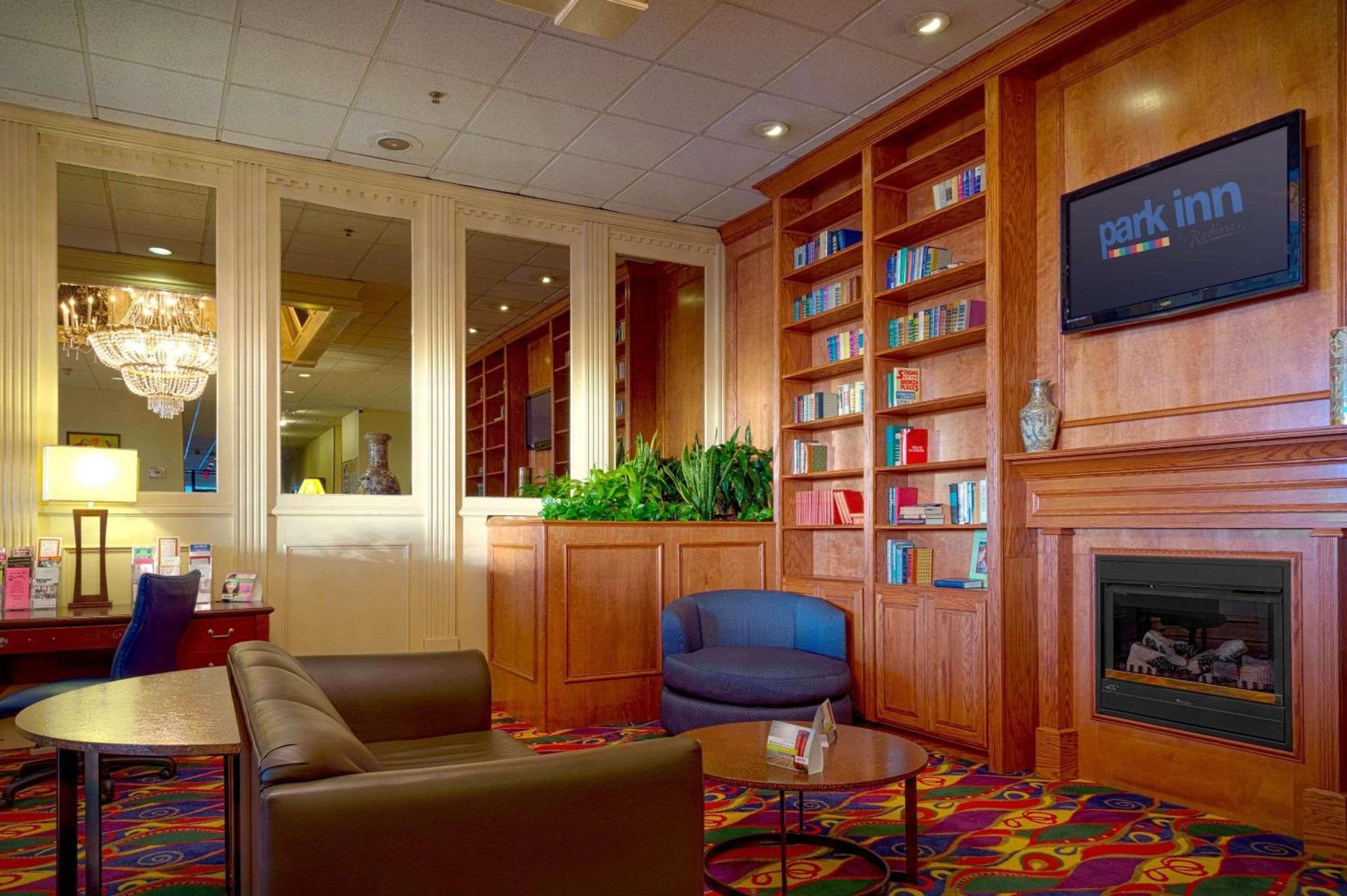 Park Inn By Radisson Sharon West Middlesex Extérieur photo