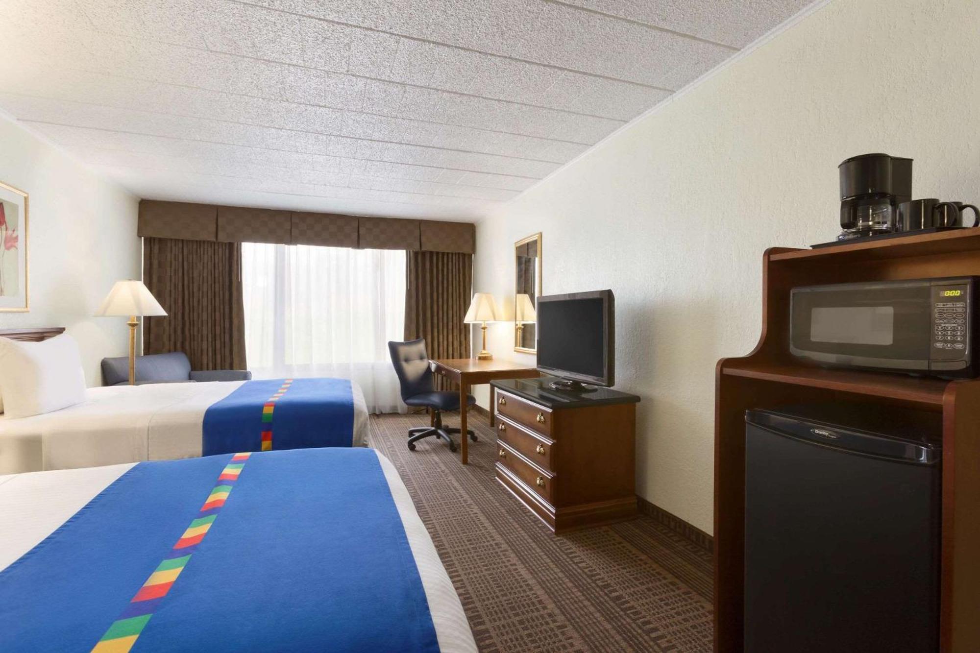 Park Inn By Radisson Sharon West Middlesex Extérieur photo