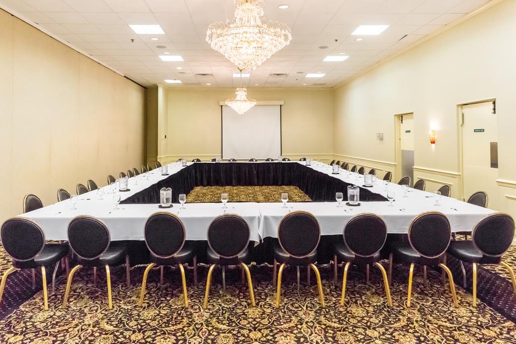 Park Inn By Radisson Sharon West Middlesex Extérieur photo